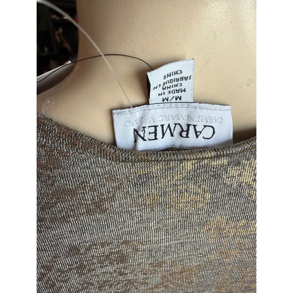 Carmen Marc Valvo Gold Metallic Floral Foil V-Neck Flutter Sleeve Top Grey M NWT - Picture 5 of 7
